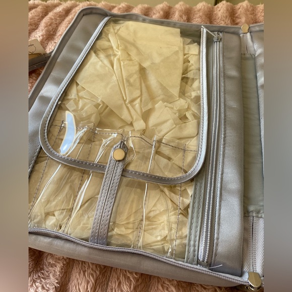 Zip toiletries bag - Picture 5 of 8